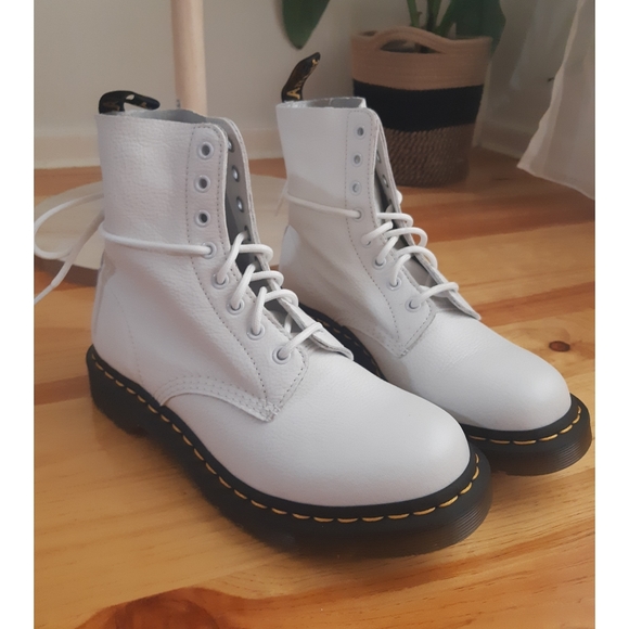 DR. MARTENS 1460 Pascal Lace-up Boots in Optical White NEW *Size Wms 8* - Picture 8 of 12